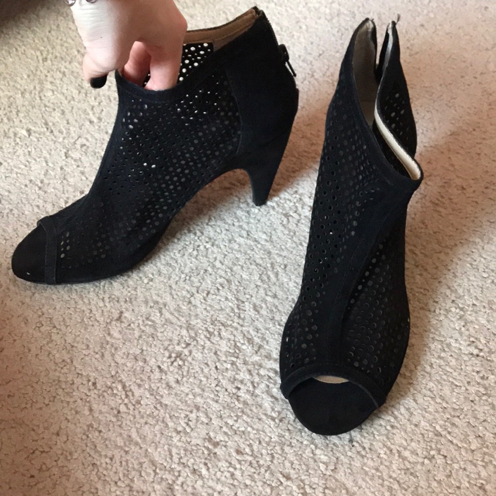 Heels/booties with little holes